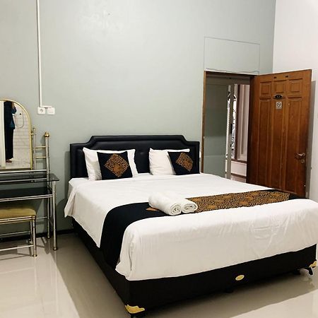 Tjahaja Baroe Syariah Mitra Reddoorz At Dukuh Kupang Hotel Surabaya Exterior photo