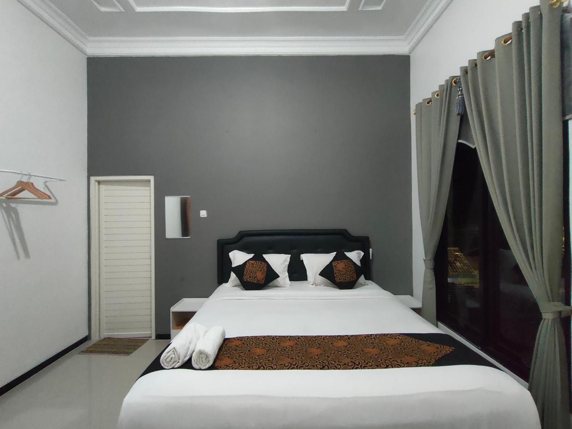 Tjahaja Baroe Syariah Mitra Reddoorz At Dukuh Kupang Hotel Surabaya Exterior photo