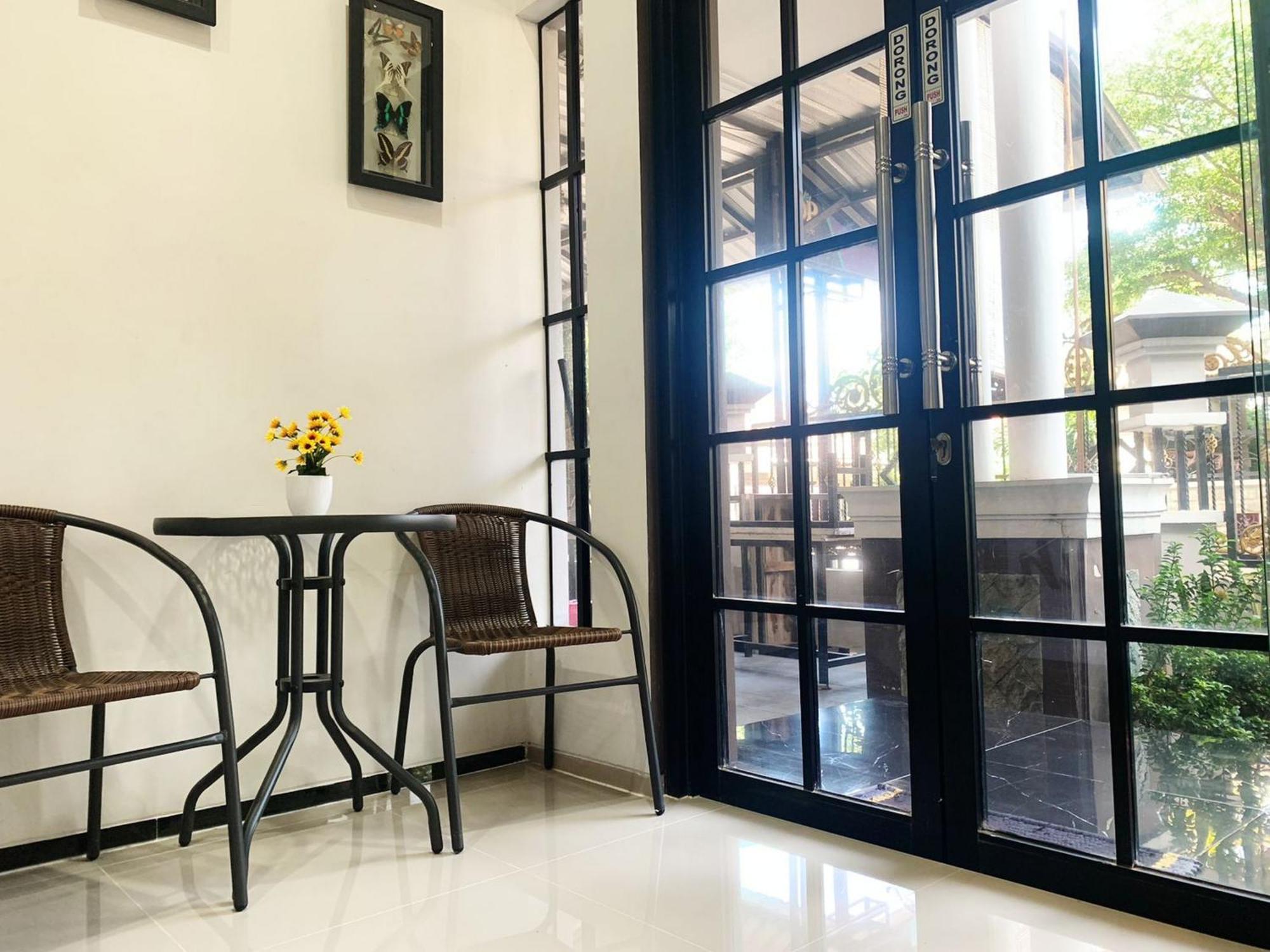 Tjahaja Baroe Syariah Mitra Reddoorz At Dukuh Kupang Hotel Surabaya Exterior photo