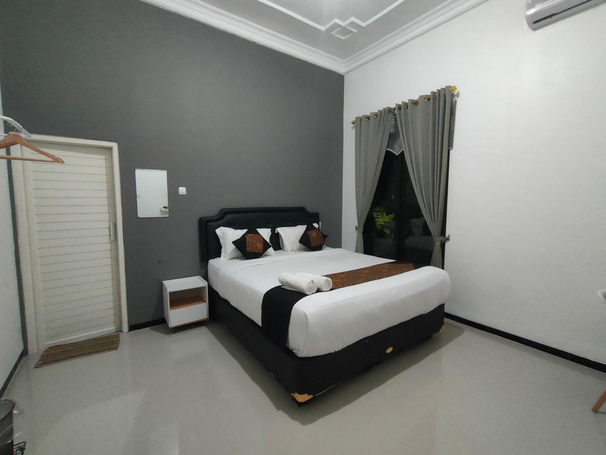 Tjahaja Baroe Syariah Mitra Reddoorz At Dukuh Kupang Hotel Surabaya Exterior photo