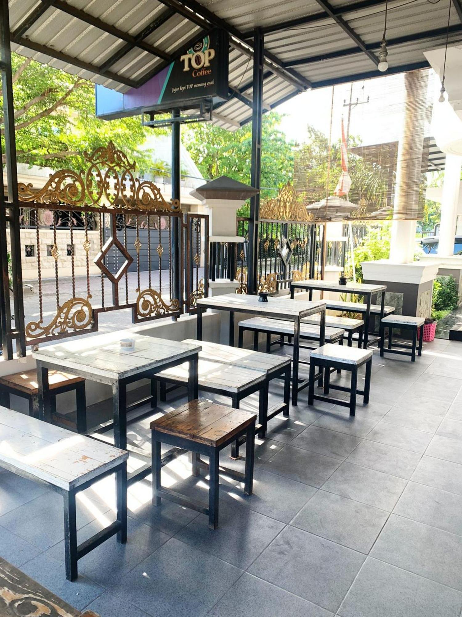 Tjahaja Baroe Syariah Mitra Reddoorz At Dukuh Kupang Hotel Surabaya Exterior photo
