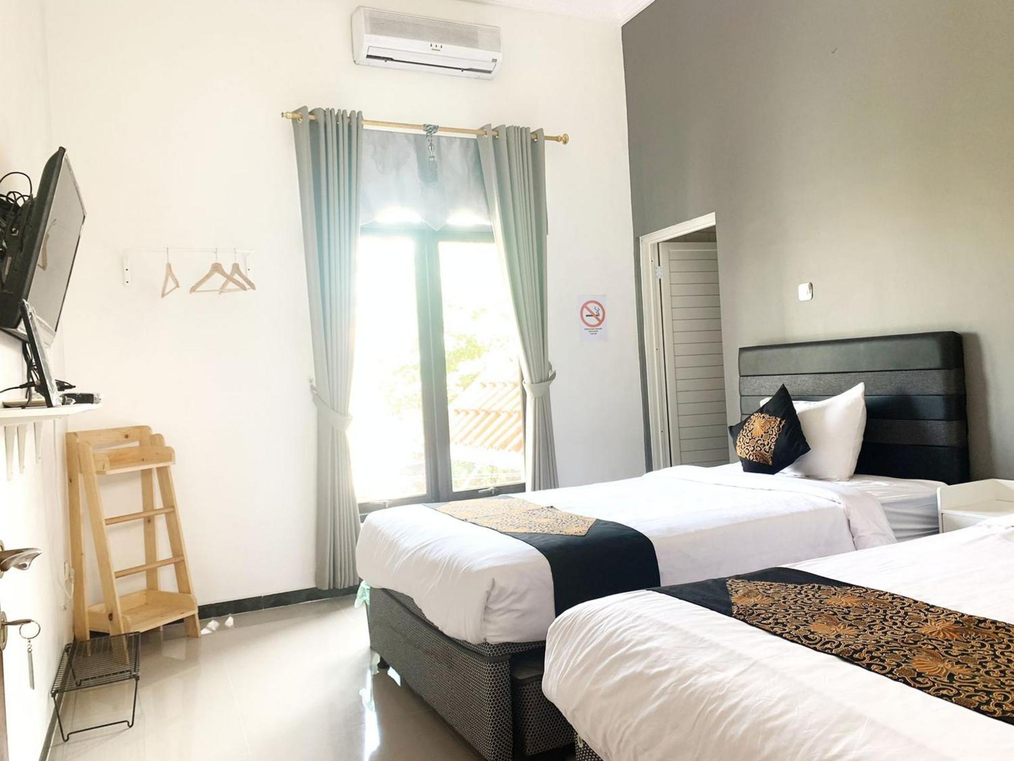 Tjahaja Baroe Syariah Mitra Reddoorz At Dukuh Kupang Hotel Surabaya Exterior photo