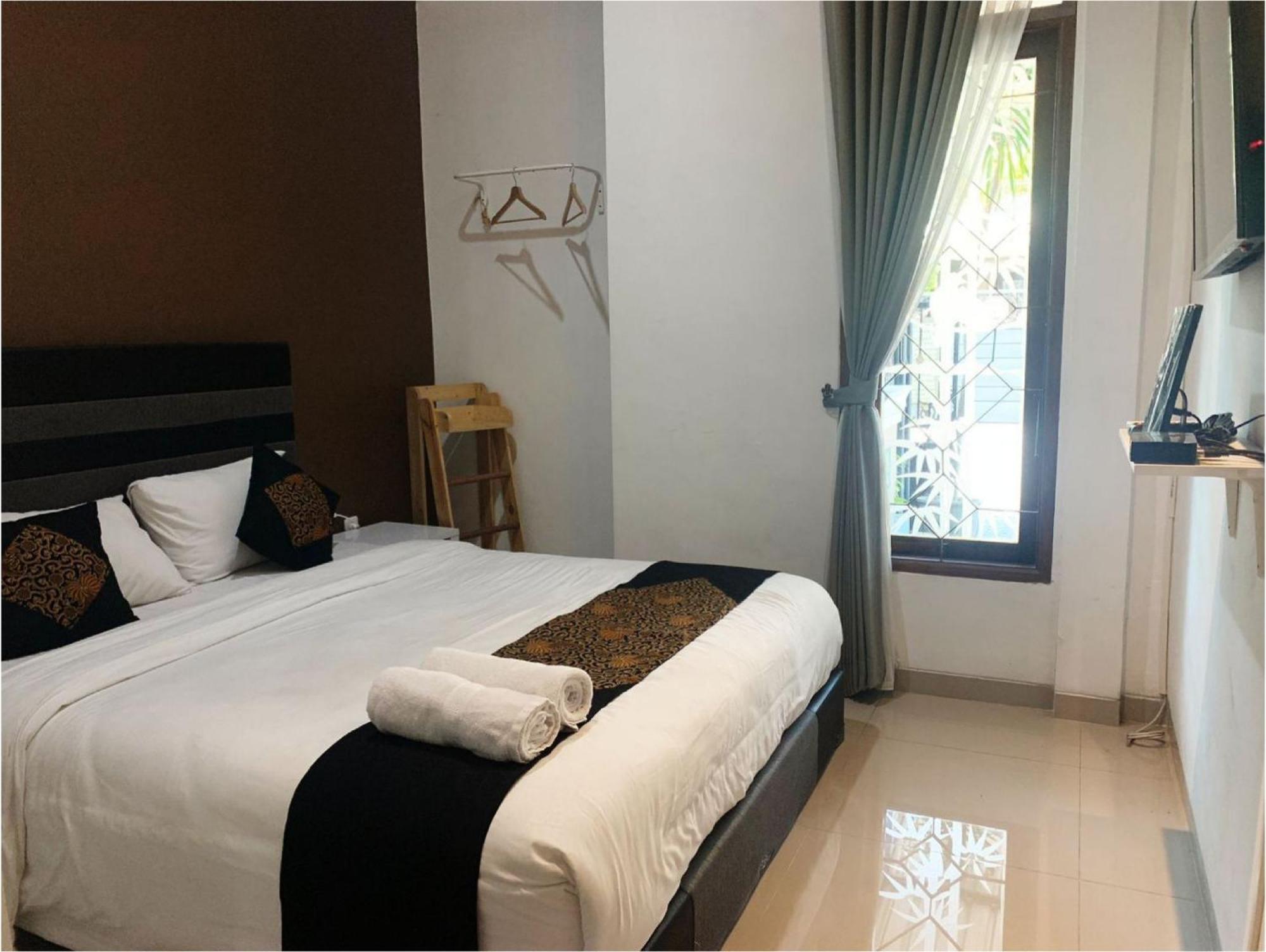 Tjahaja Baroe Syariah Mitra Reddoorz At Dukuh Kupang Hotel Surabaya Exterior photo
