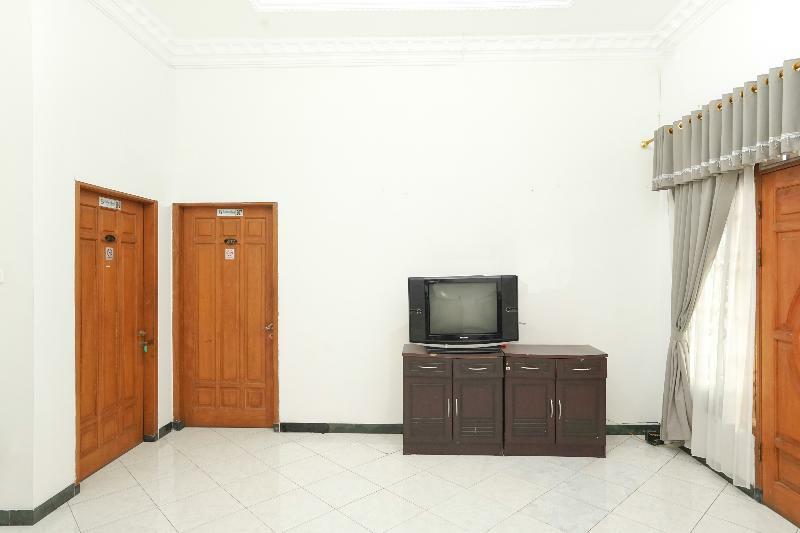 Tjahaja Baroe Syariah Mitra Reddoorz At Dukuh Kupang Hotel Surabaya Exterior photo