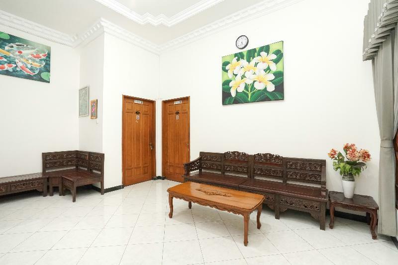Tjahaja Baroe Syariah Mitra Reddoorz At Dukuh Kupang Hotel Surabaya Exterior photo